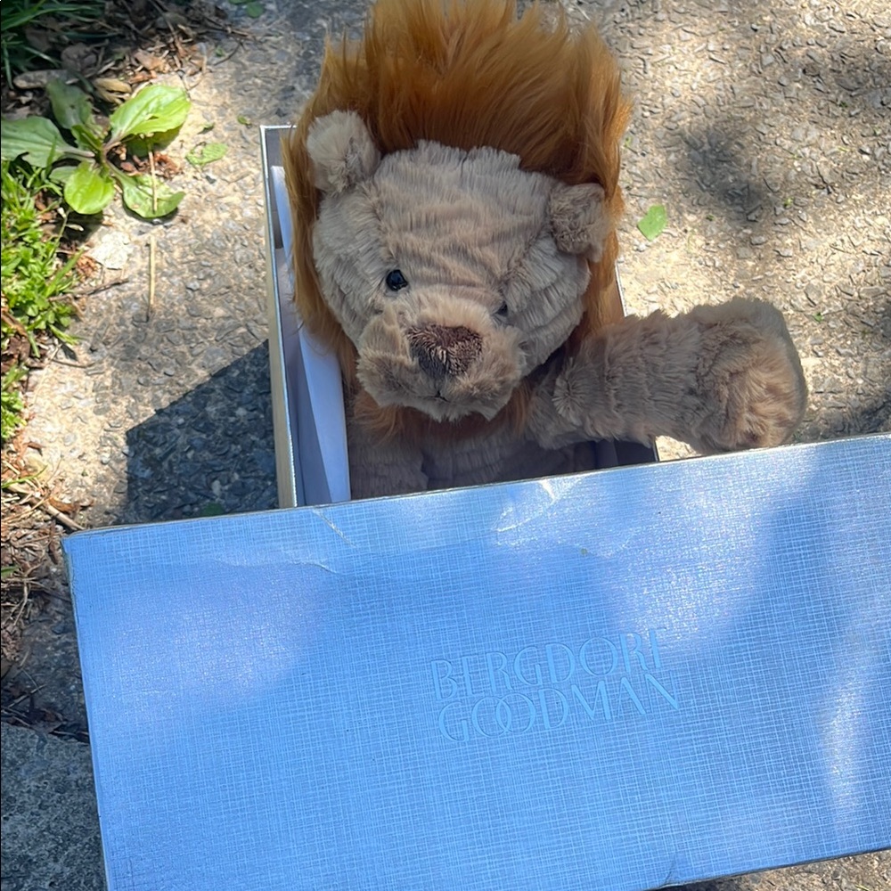 NWT Jellycat lion in Bergforf Goodman box